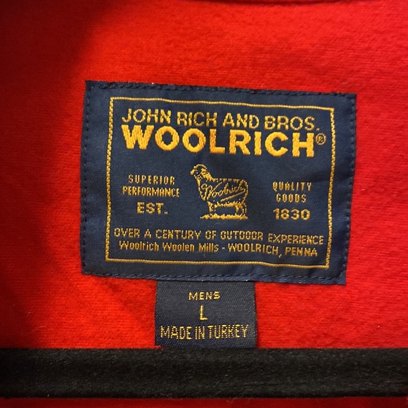 Men’s Woolrich Red button down. - Picture 2 of 3